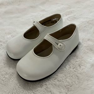 Size 5 1/2 baby Sonnet England shoes !
